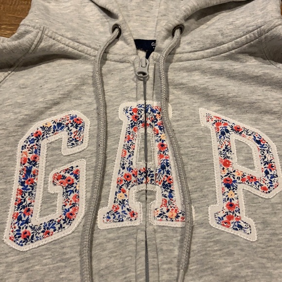Gap full zip sweater with floral letters - Picture 6 of 8